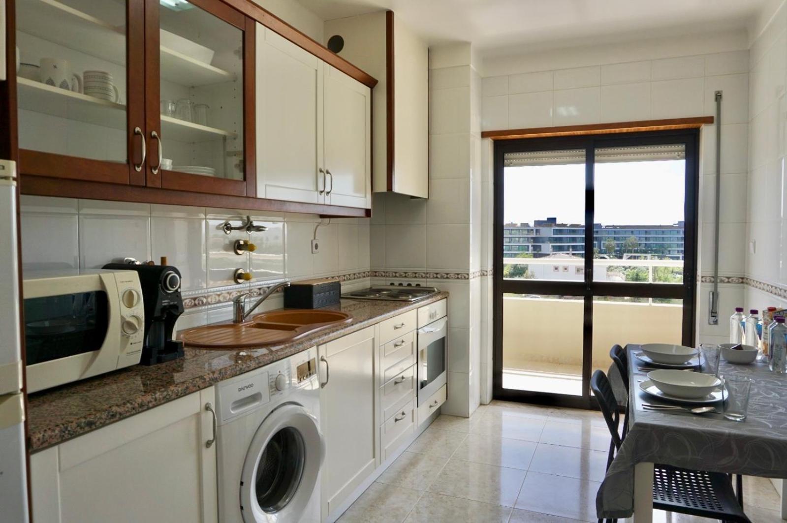 Cozy Alvor Retreat - Sunset Balcony, Wi-Fi & Ac Apartment Luaran gambar
